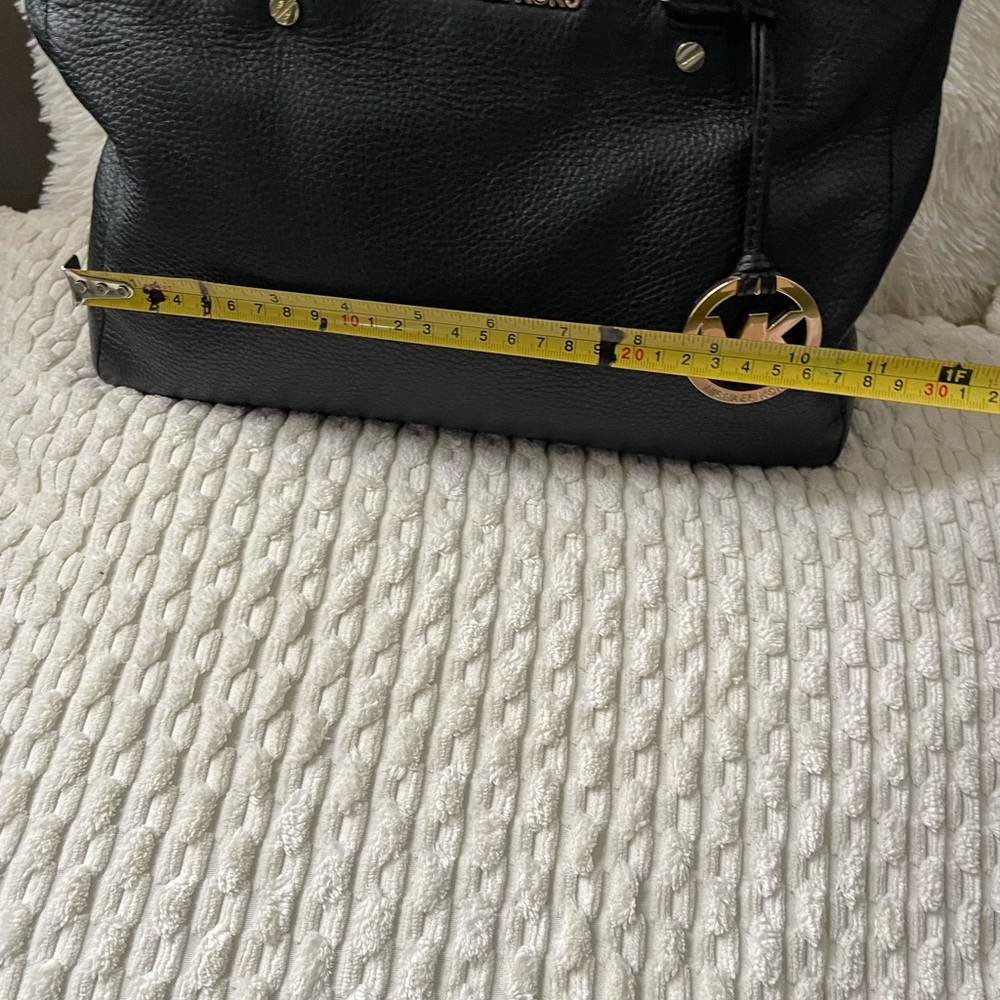 Micheal Kors leather handbag - Picture 3 of 12